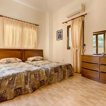 Tsikkos Pende Villa Argaka