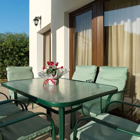 Tsikkos Pende Villa *