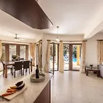 Tsikkos Pende Villa *