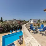 Tsikkos Pende Villa *