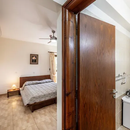 Tsikkos Pende Villa Argaka