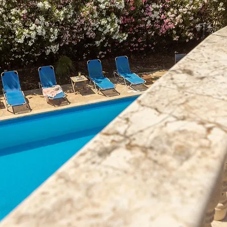 Tsikkos Pende Villa Argaka