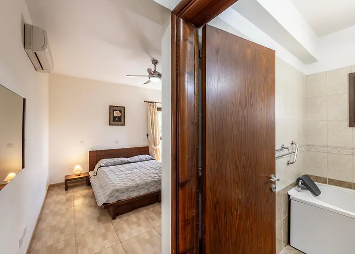 Tsikkos Pende Villa Argaka